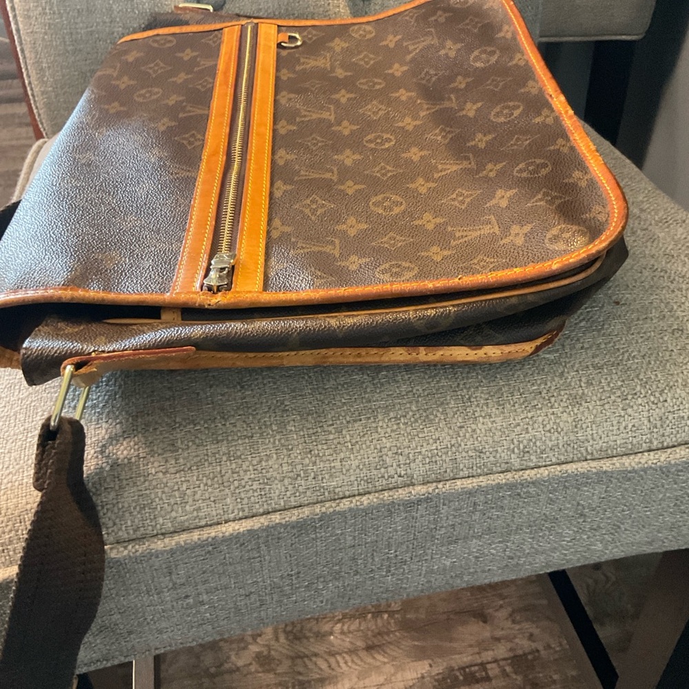 Louis Vuitton Monogram Brown Messenger Bag - Picture 6 of 8